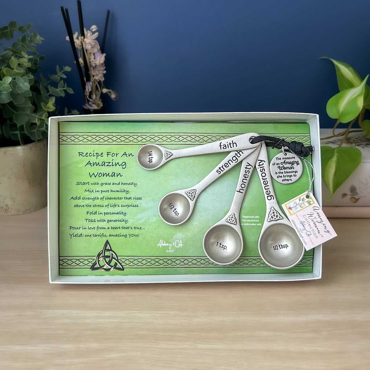 Trinity Knot Amazing Woman Measuring Spoons