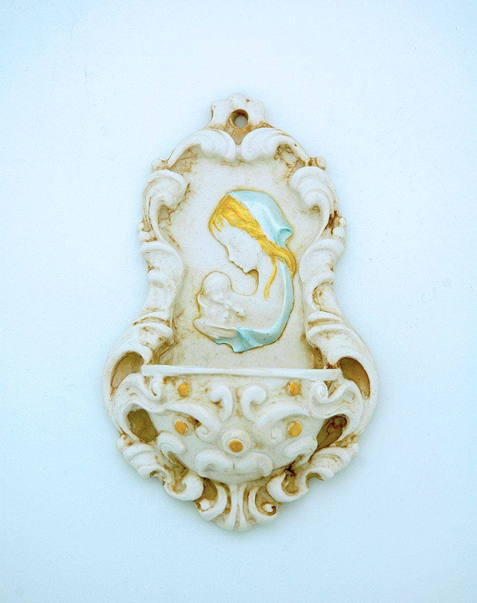 Traditional Italian Madonna & Child Water Font