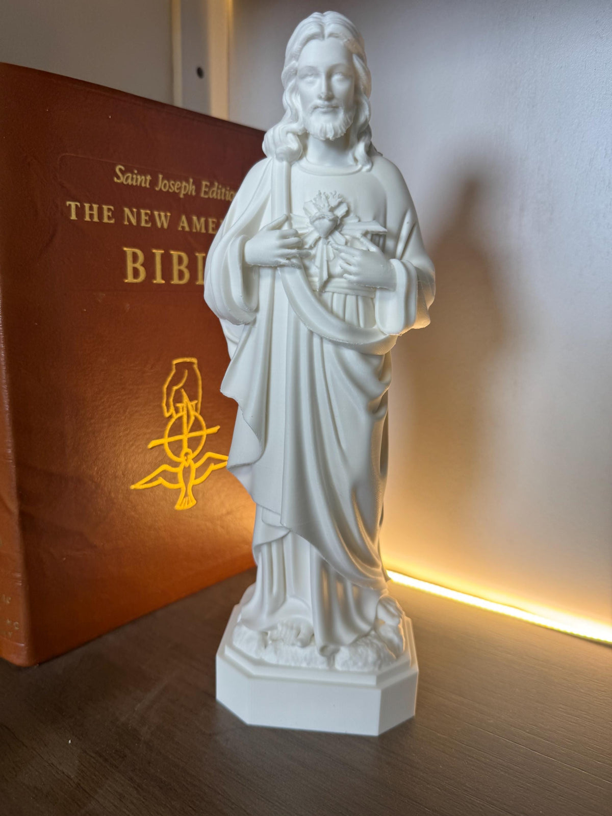 Sacred Heart of Jesus Statue